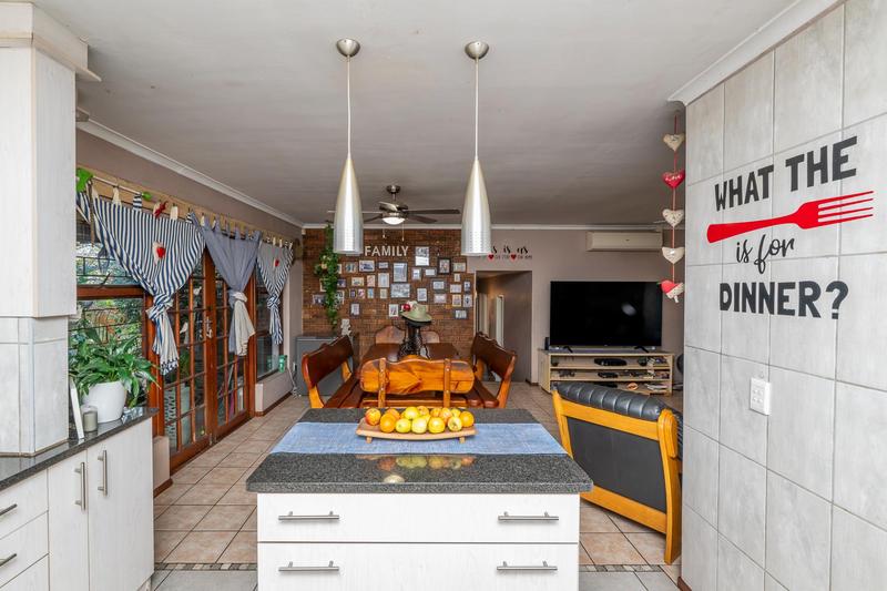 5 Bedroom Property for Sale in Morgenster Heights Western Cape
